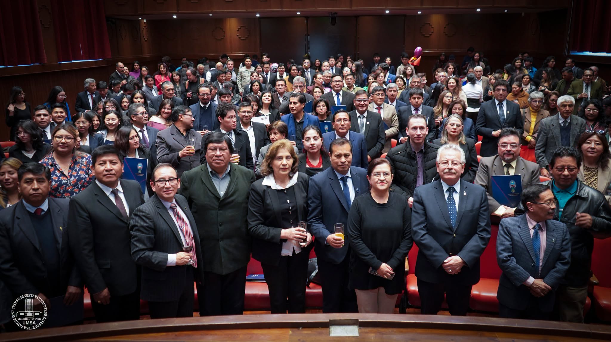 741 PROFESIONALES CULMINAN EL DIPLOMADO EN DISEÑO CURRICULAR POR COMPETENCIAS DE LA UMSA